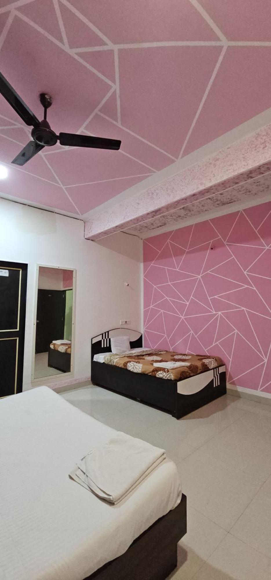 Blue Bell Homestay Lonavala Extérieur photo